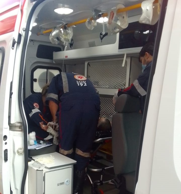 Samu prestando socorro. Foto: Smtran