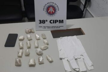 Material apreendido com o adolescente. Foto: Polícia Militar