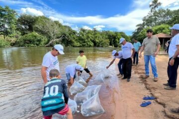 Peixamento no rio Itaguari. Foto: ASCOM