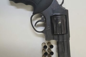 Revólver apreendido em Caetité. Foto: Polícia Militar