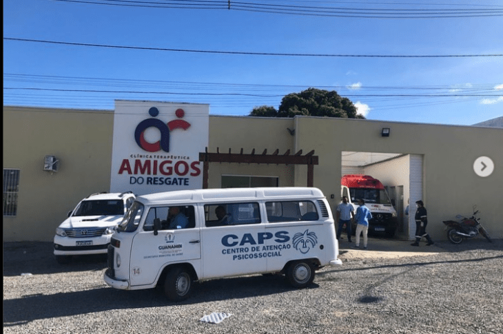 Paciente sendo internado. Foto: ASCOM-Prefeitura de Guanambi