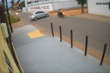 Colisão entre carro e moto. Foto: Smtran