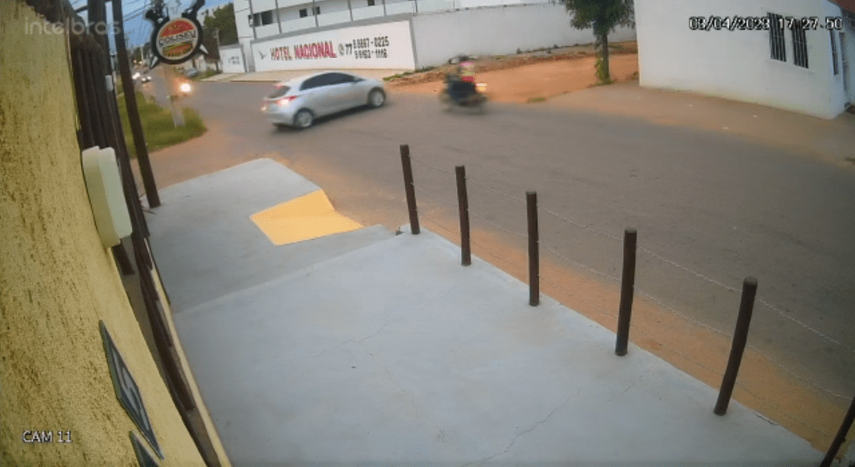 Colisão entre carro e moto. Foto: Smtran
