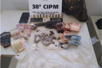 Material apreendido com os suspeitos. Foto: Polícia Militar