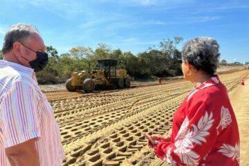 Prefeita visitando obras. Foto: Divulgação