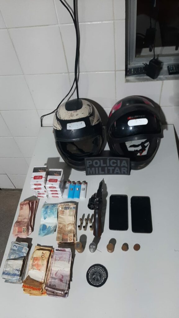 Material apreendido com o suspeito. Foto: Polícia Militar
