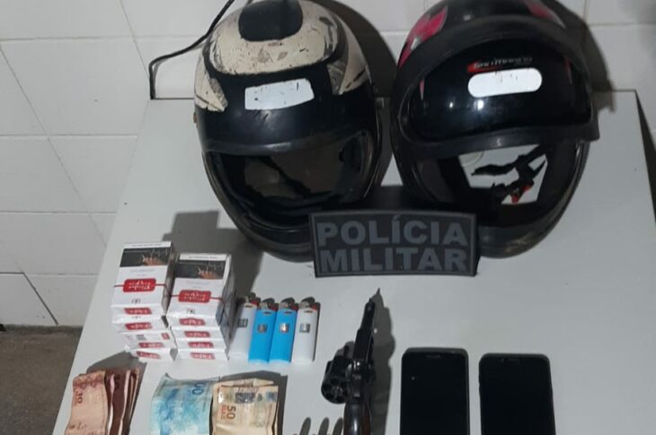 Material apreendido com o suspeito. Foto: Polícia Militar