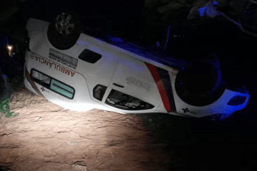 Ambulância capota na BA-148, em Dom Basílio. Foto: Reprodução Achei Sudoeste