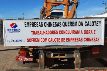 Protesto na empresa. Foto: Rádio Igaporã