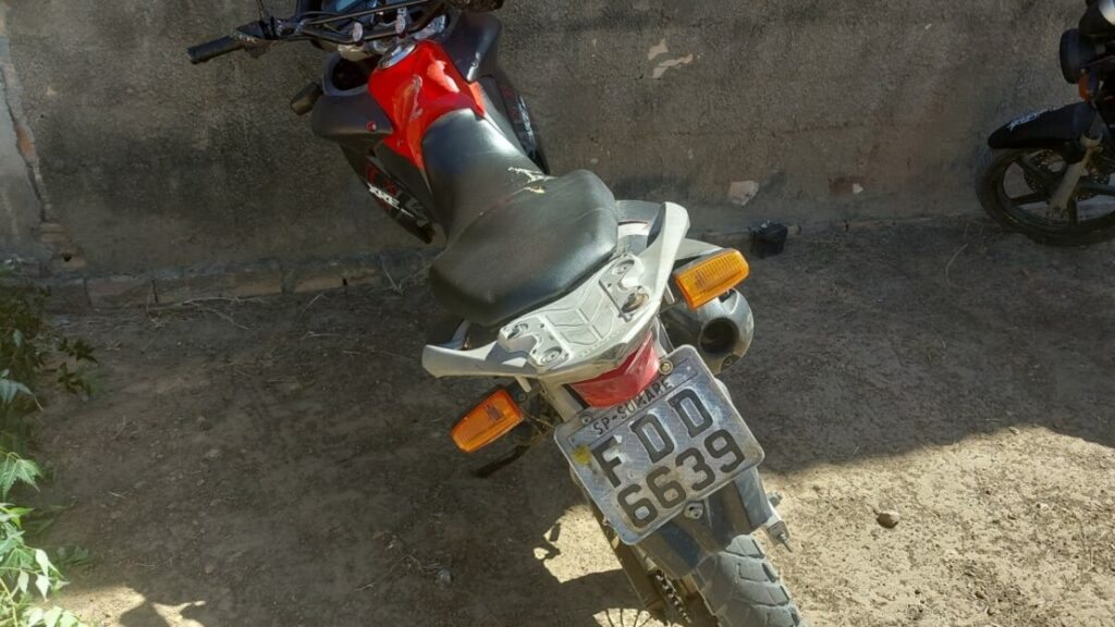 Moto com restrição. Foto: Polícia Militar