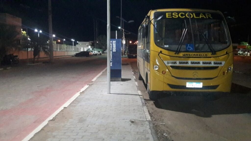 Ônibus escolar
