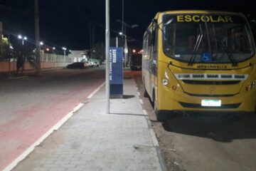 Ônibus escolar