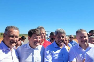 Prefeito recebendo ministros