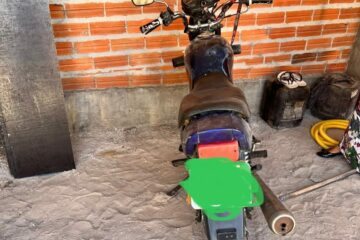 Moto apreendida em Carinhanha. Foto: Polícia Civil