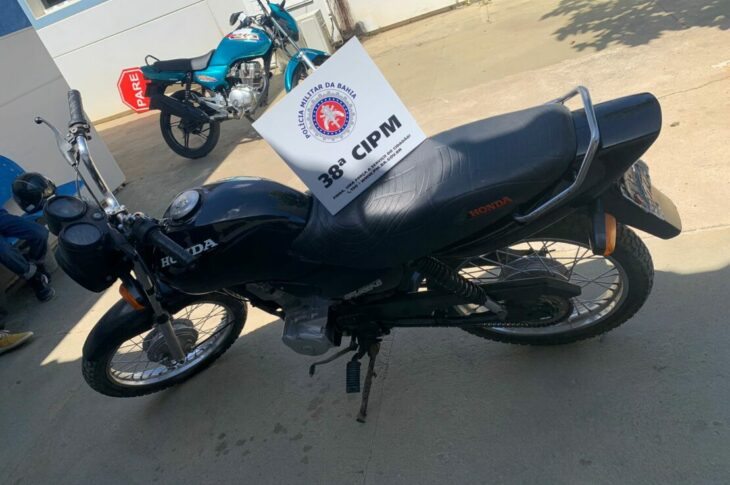 Moto recuperada pela polícia. Foto: Polícia Militar