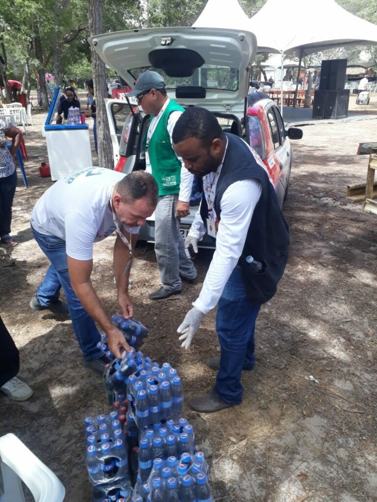 Apreensão de produtos vencidos. Foto: Vigilância Sanitária