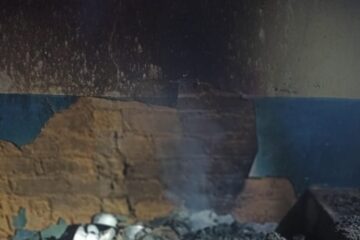 Corpo da vítima queimado. Foto: Polícia Militar