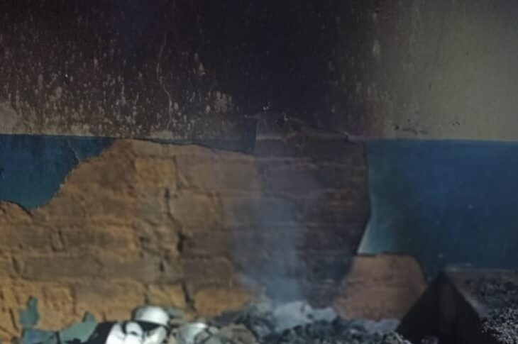 Corpo da vítima queimado. Foto: Polícia Militar