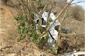Carro tomba na estrada Malhada Canabrava. Foto: leitor