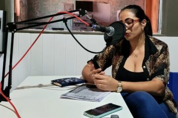 Thaline agradecendo os servidores