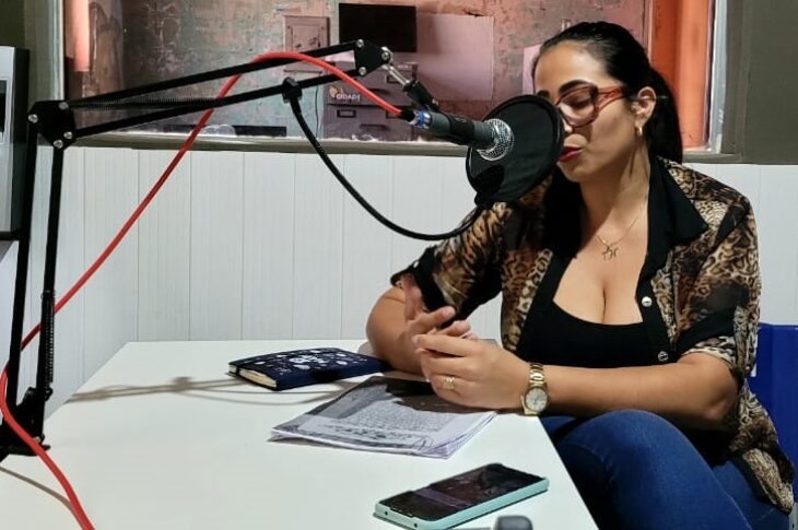 Thaline agradecendo os servidores