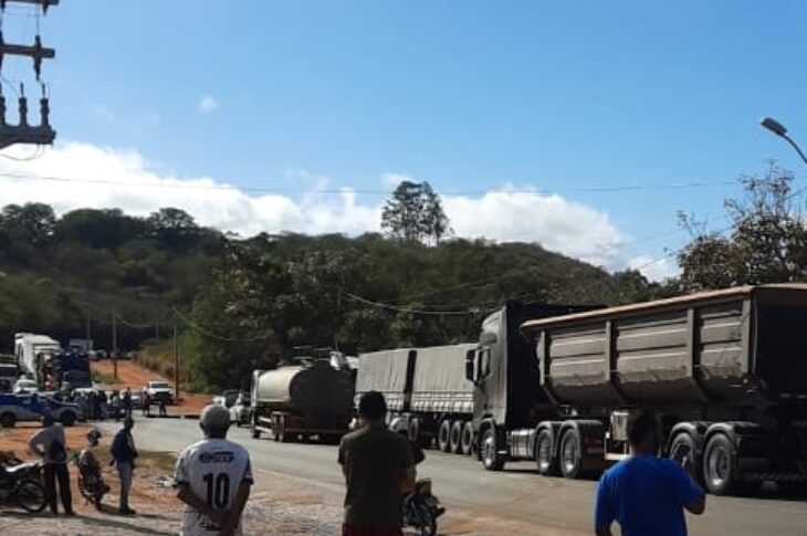 Bloqueio na BR-030 em Caetité