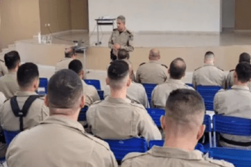 Mascarenhas reunido com a tropa. Foto: divulgação