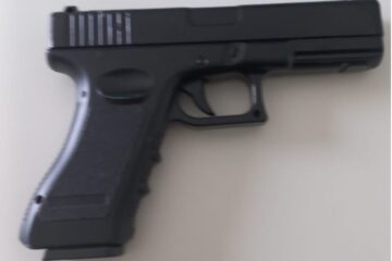 Pistola apreendida. Foto: Polícia Militar