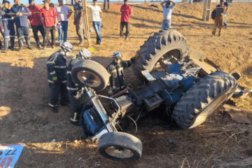 Equipe retirando o corpo. Foto: Corpo de Bombeiros