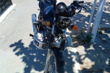 Moto envolvida no atropelamento. Foto: Polícia Militar