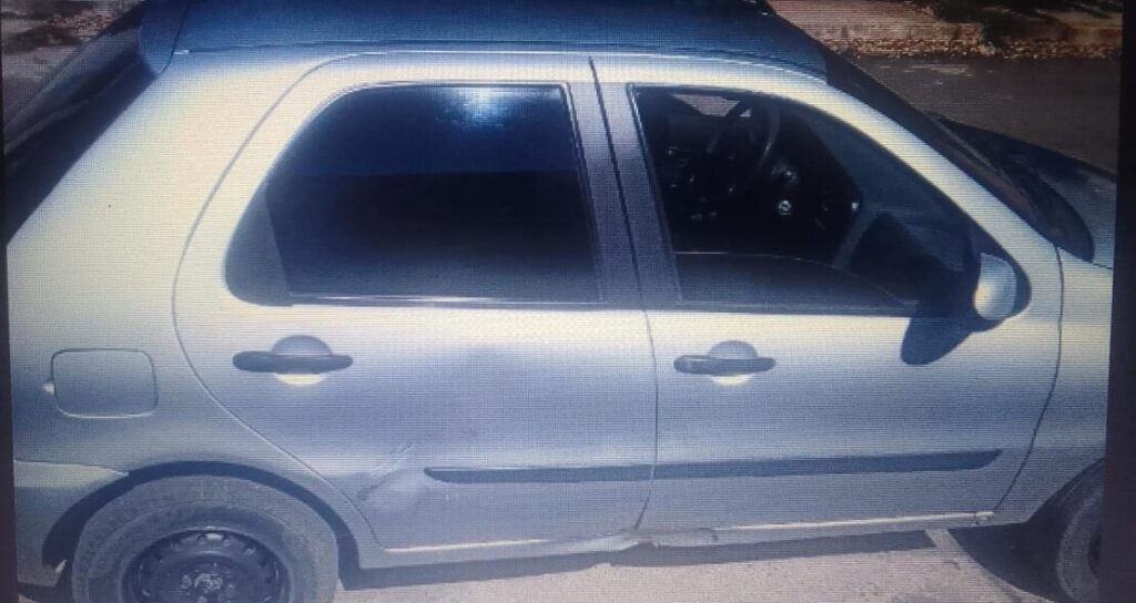 Carro atingido. Foto: Smtran