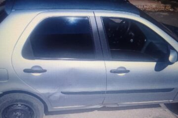 Carro atingido. Foto: Smtran