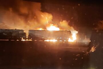 Carreta pega fogo após bater em trem, em Brumado. Foto: leitor Folha do Vale