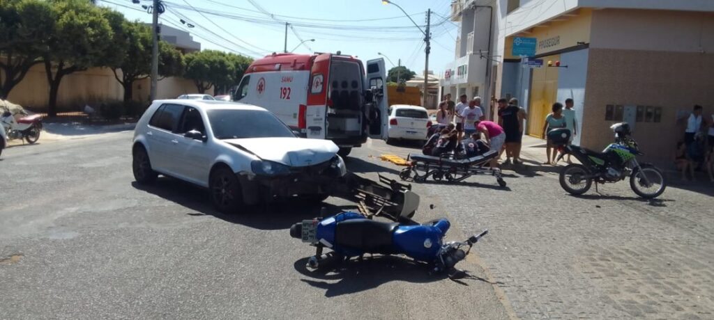 Colisão entre carro e moto. Foto: SMtran