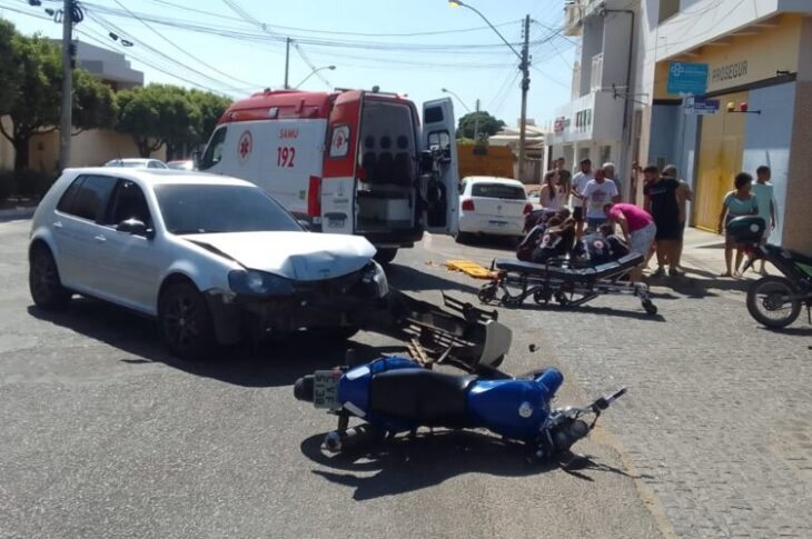 Colisão entre carro e moto. Foto: SMtran