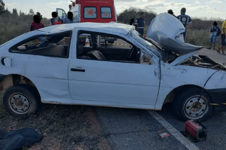 Carro capota em Presidente Jânio Quadros. Foto: divulgação