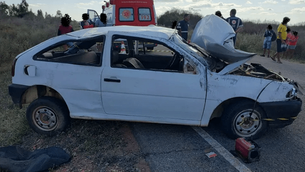 Carro capota em Presidente Jânio Quadros. Foto: divulgação