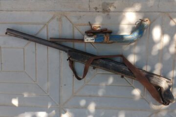 Armas apreendidas com o suspeito. Foto: Polícia Militar