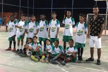 Uniformes entregues. Foto: divulgação