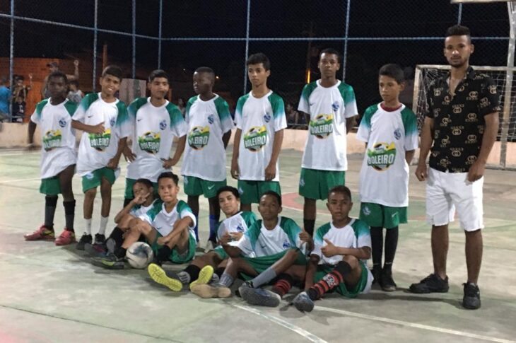 Uniformes entregues. Foto: divulgação