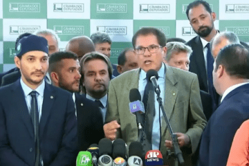 Deputados protestam contra o STF. Foto: Reprodução TV Câmara