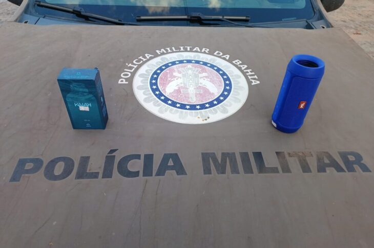 Perfume e caixa de som haviam sido furtos em loja de importados. Foto: Divulgação/Polícia Militar