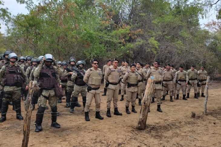 Polícia na fazenda Calsete. Foto: Polícia Militar