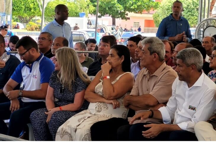 Ato de entrega de equipamentos