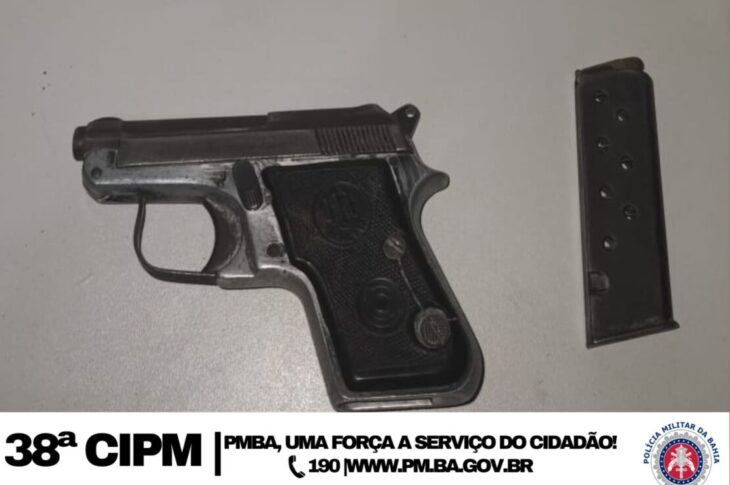 Arma apreendida e Feira da Mata. Foto: Polícia Militar