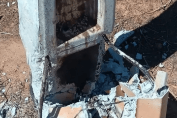 Poste após o acidente.