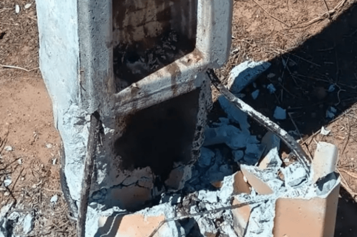 Poste após o acidente.