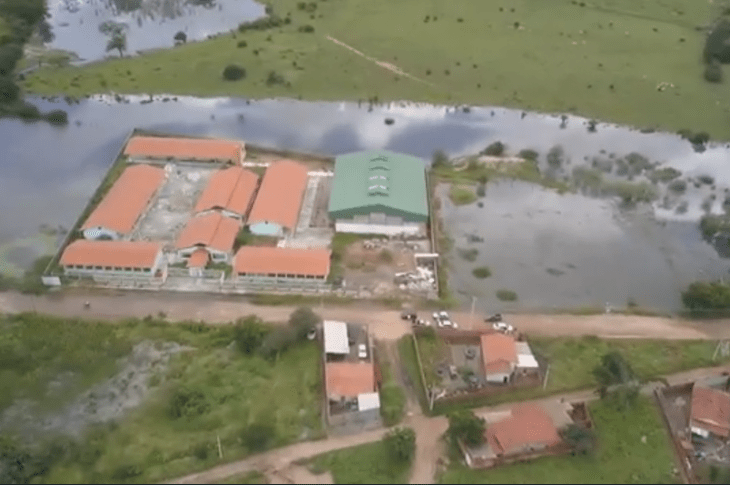 Colégio construído na lagoa