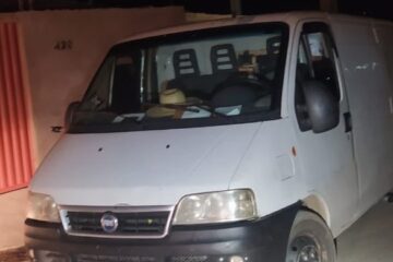 Carro recuperado pela PM. Foto: Polícia Militar