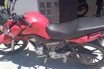 Moto apreendida por suspeita de clonagem. Foto: Polícia Militar